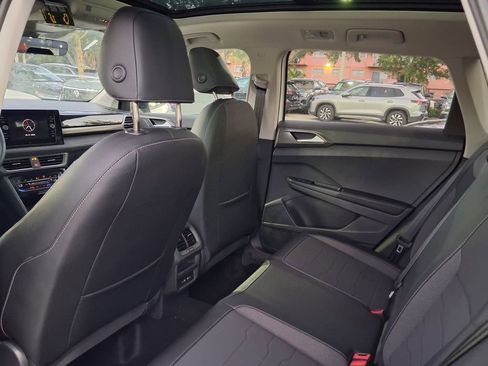 New 2026 Volkswagen Taos SE FWD image 5