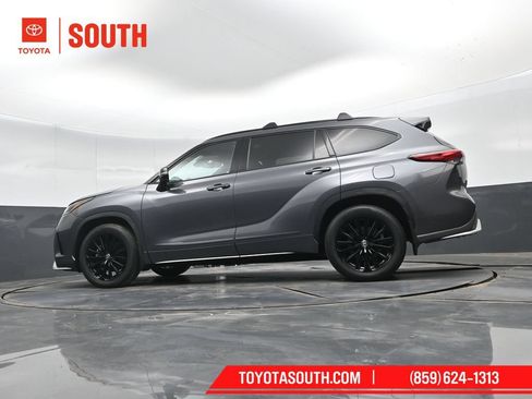 Used 2023 Toyota Highlander XSE AWD/4WD image 47