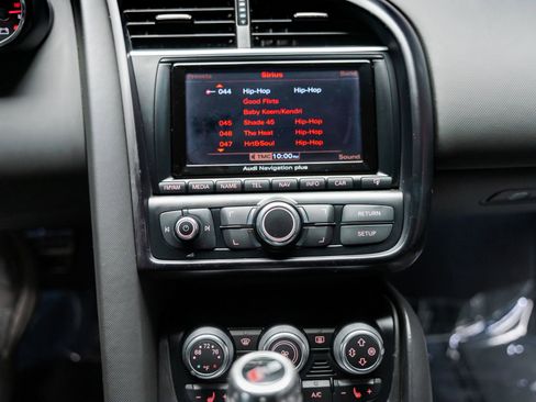 Used 2014 Audi R8 V8 w/ Ceramic Brake Package image 61