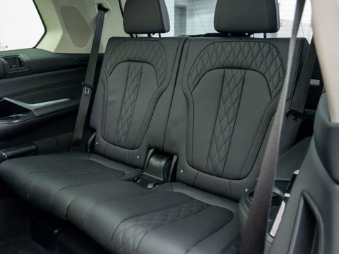 Used 2024 BMW X7 xDrive40i image 19