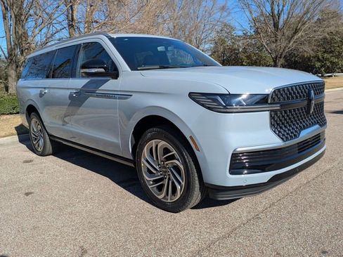 New 2026 Lincoln Navigator L Reserve AWD/4WD image 12