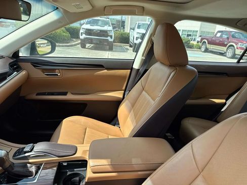 Used 2016 Lexus ES 350 w/ Luxury Package w/Wood Trim FWD image 14