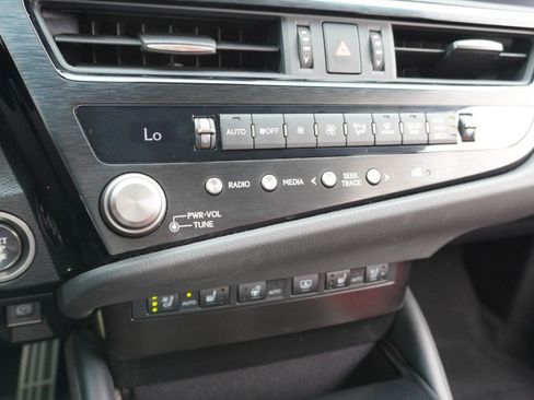 Used 2023 Lexus ES 350 F Sport w/ Accessory Package (Z2) FWD image 17