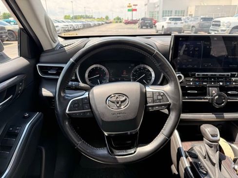 Used 2020 Toyota Highlander Platinum AWD/4WD image 6