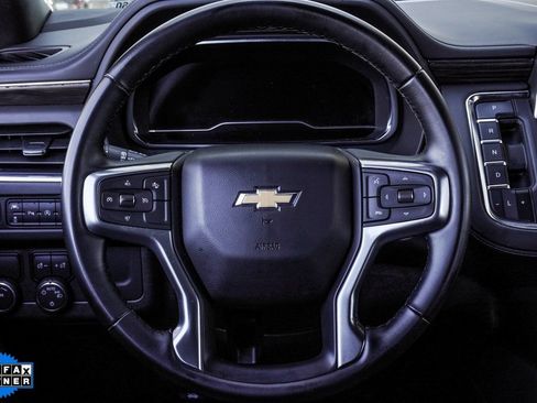 Used 2024 Chevrolet Suburban LT RWD image 9