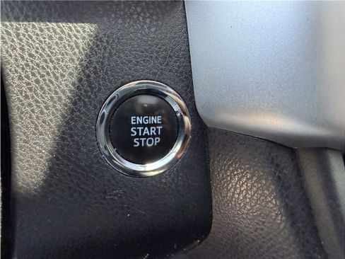Used 2019 Toyota Highlander SE FWD image 42