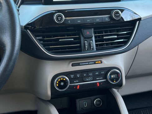 Used 2020 Ford Escape SE Sport image 25