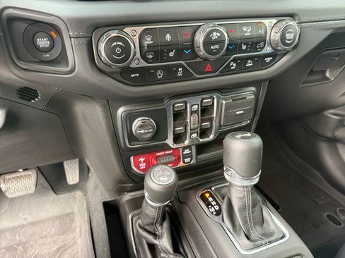 Used 2024 Jeep Wrangler Unlimited Rubicon AWD/4WD image 21