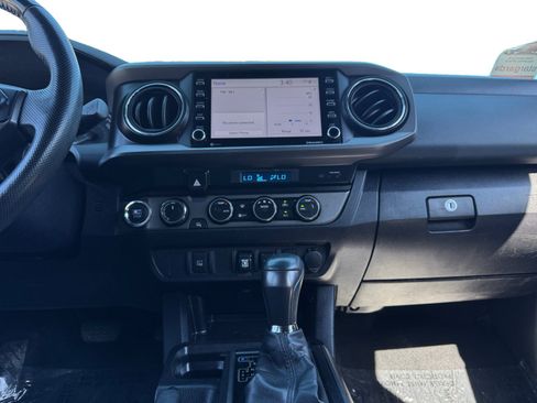 Used 2022 Toyota Tacoma TRD Off-Road AWD/4WD image 11