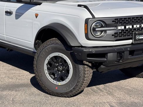 New 2025 Ford Bronco Badlands image 4