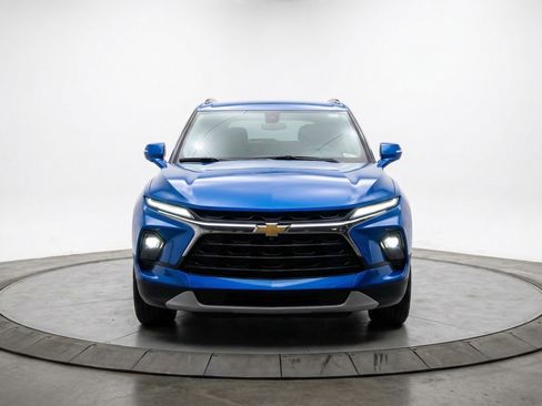 Used 2025 Chevrolet Blazer LT image 2