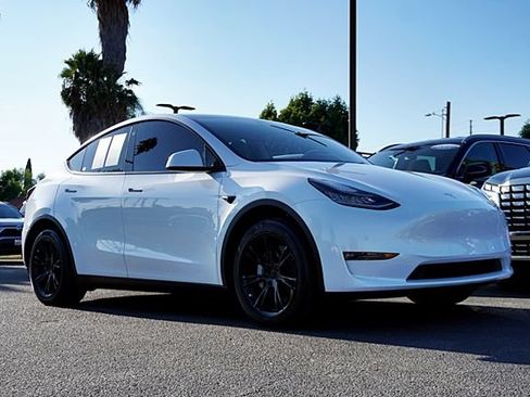 Used 2021 Tesla Model Y Long Range AWD/4WD image 3