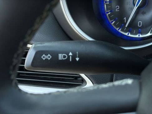 Used 2024 Chrysler Pacifica Touring-L FWD image 30