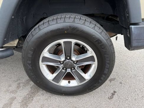 Used 2018 Jeep Wrangler Sport w/ Connectivity Group AWD/4WD image 27