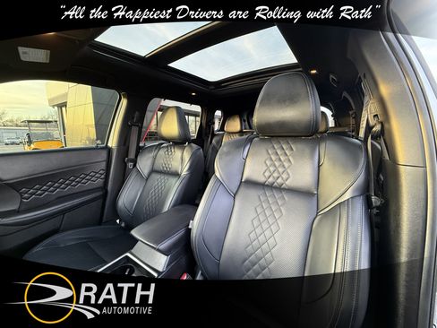 Used 2024 Mitsubishi Outlander SEL Black Edition image 12