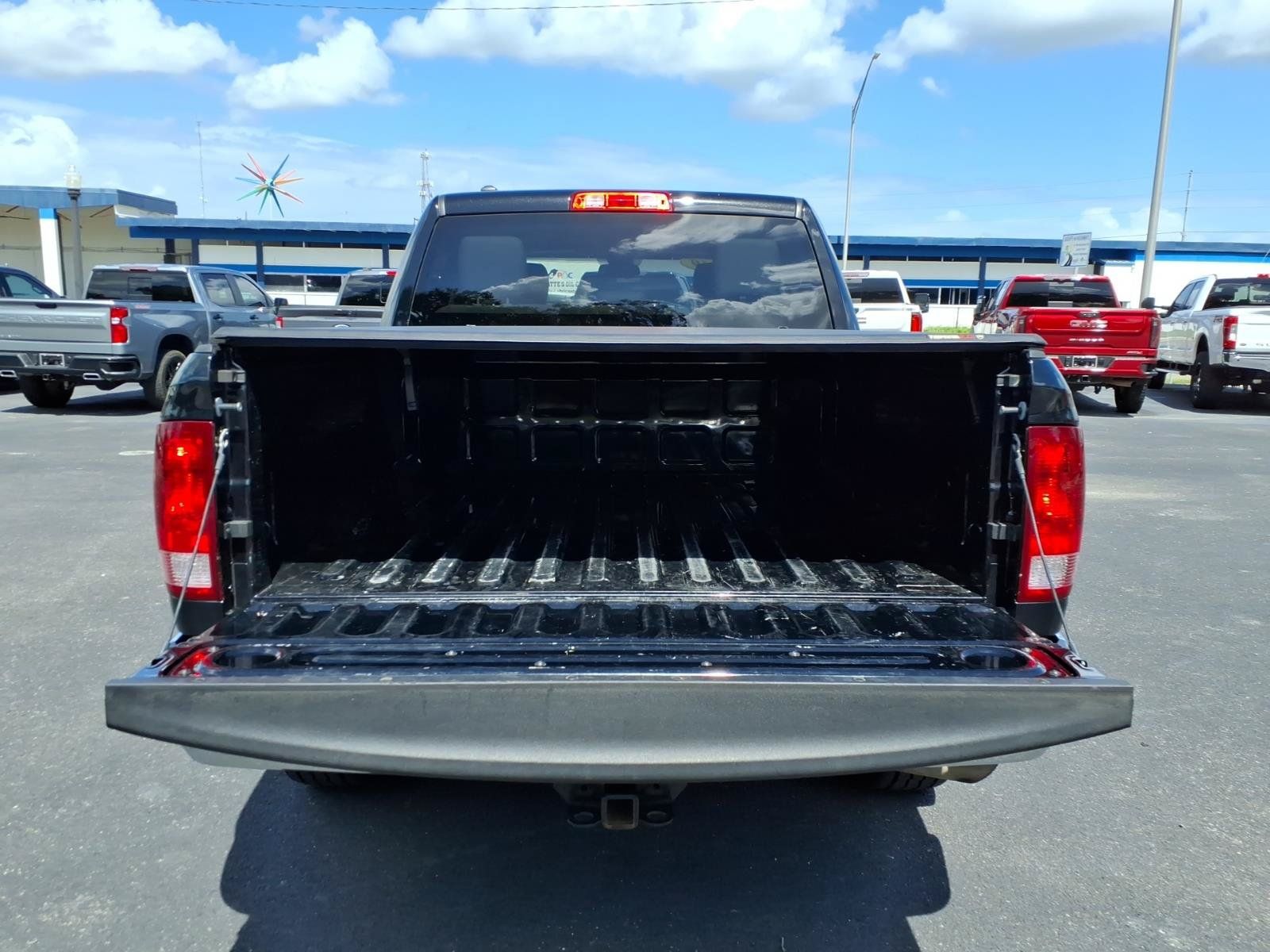 Used 2019 RAM 1500 Tradesman w/ Chrome Appearance Group RWD image 15
