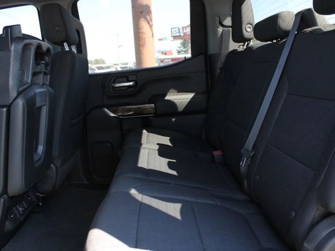 Used 2022 GMC Sierra 1500 SLE image 12