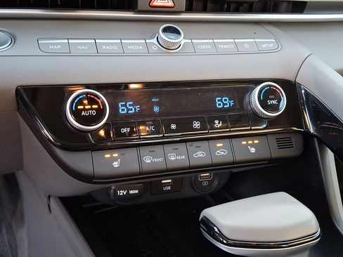 Certified 2023 Hyundai Elantra SEL w/ Convenience Package FWD image 17