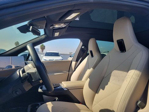 Used 2024 BMW iX xDrive50 w/ Sport Package AWD/4WD image 19