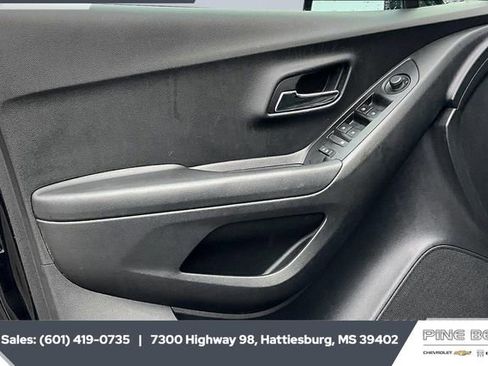 Used 2021 Chevrolet Trax LS w/ Tint and Cruise Package image 17