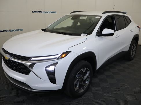 New 2026 Chevrolet Trax LT w/ Driver Confidence Package FWD image 11