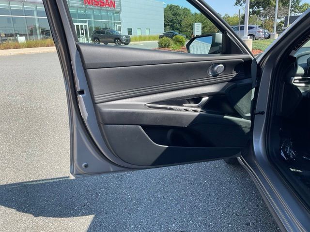 Used 2025 Hyundai Elantra SEL FWD image 9