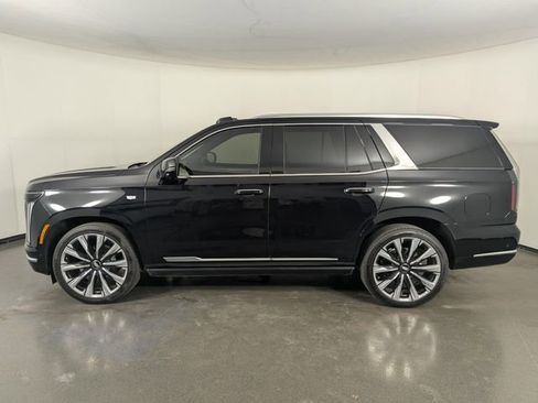 Used 2025 Cadillac Escalade Premium Luxury image 5