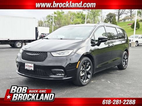 Used 2025 Chrysler Pacifica Limited FWD image 7
