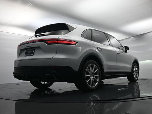 Used 2021 Porsche Cayenne image 48