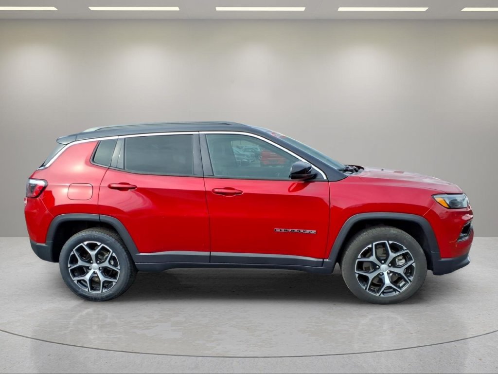 Used 2024 Jeep Compass Limited AWD/4WD image 2