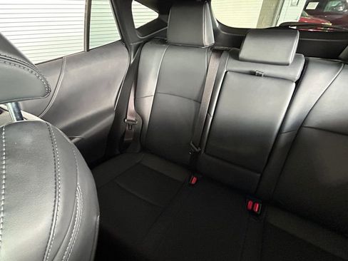Used 2024 Toyota Venza LE image 12