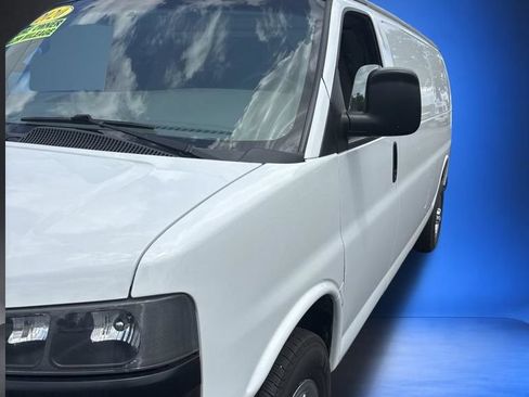 Used 2020 Chevrolet Express 2500 Extended RWD image 2