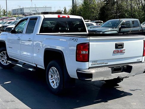 Used 2019 GMC Sierra 1500 SLE w/ SLE Value Package image 3