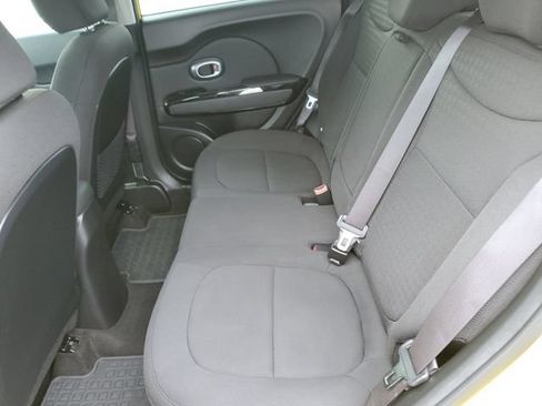 Used 2015 Kia Soul ! FWD image 12