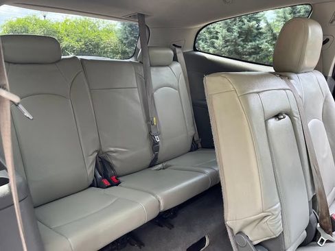 Used 2011 Chevrolet Traverse LT w/ LPO, 'HIT The Road' Package FWD image 36