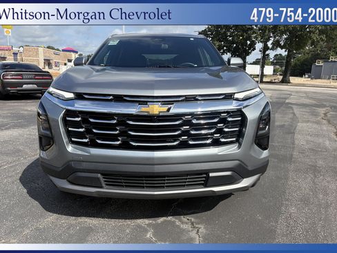 Used 2025 Chevrolet Equinox LT FWD image 2