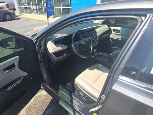 Used 2018 Toyota Avalon Limited FWD image 10