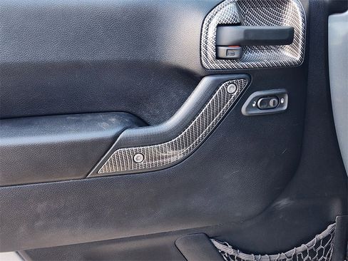 Used 2016 Jeep Wrangler Unlimited Sahara image 20