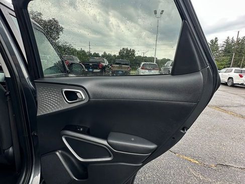 Used 2023 Kia Soul LX w/ LX Technology Package image 15