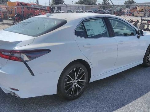 Used 2024 Toyota Camry SE FWD image 8
