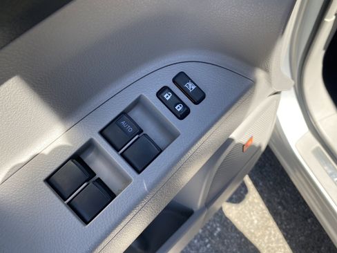 Used 2013 Toyota Highlander Limited AWD/4WD image 18
