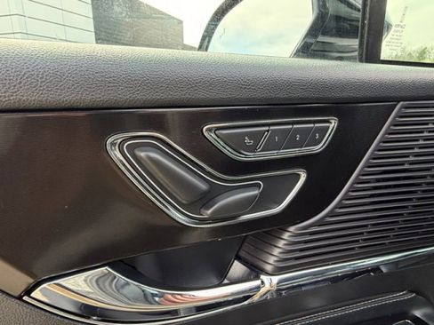 Used 2022 Lincoln Corsair AWD w/ Equipment Group 101A image 11