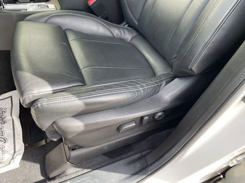 Used 2023 Subaru Ascent Touring image 9