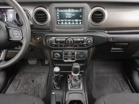 Used 2023 Jeep Gladiator Sport image 17