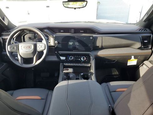 Used 2025 GMC Sierra 1500 AT4 w/ AT4 Premium Package AWD/4WD image 12