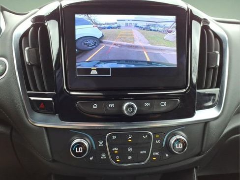 Used 2023 Chevrolet Traverse LT FWD image 18
