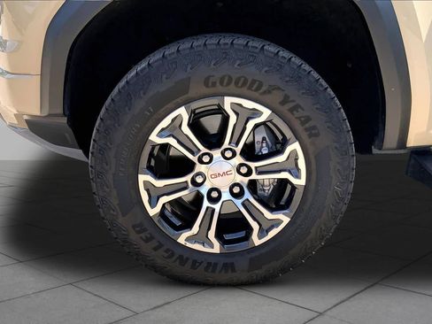 Used 2024 GMC Canyon AT4 w/ Technology Package AWD/4WD image 11