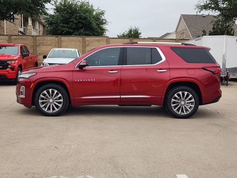 Used 2023 Chevrolet Traverse Premier FWD image 12