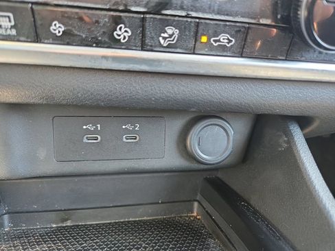 Used 2024 Nissan Rogue SV FWD image 34