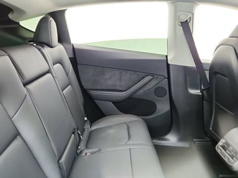 Used 2025 Tesla Model Y Performance image 24